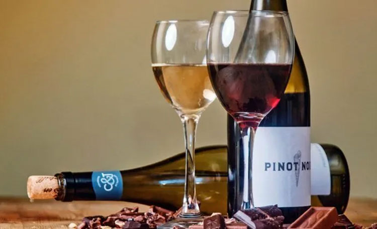 Chocolate and Wine Tour in Edinburgh